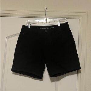 Men’s True Classic Black Shorts Size 31